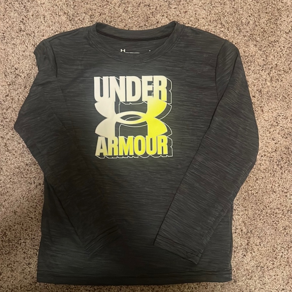 Boys Under Armour Long Sleeve Performance shirt